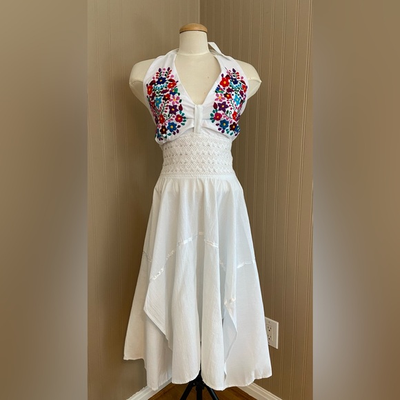 Source Unknown Dresses & Skirts - 100% Cotton Gorgeous Halter Dress With Colourful Embroidery Women’s M